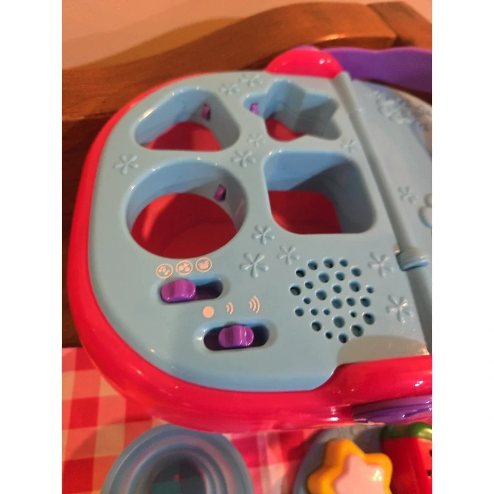 LeapFrog Shapes and Sharing  Interactive Picnic Basket (Pink) P13